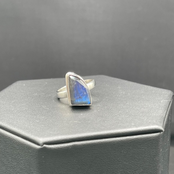 Natural Labordorite Fancy Cut Sterling Silver Ring (Size 8) - Picture 4 of 10